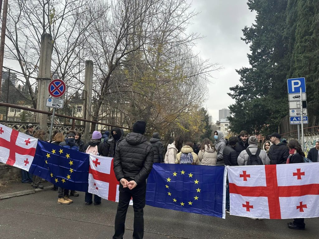 თბილისის კომაროვის სკოლის მოსწავლეები. ფოტო: სოციალური ქსელი, ნინი ბარბაქაძე