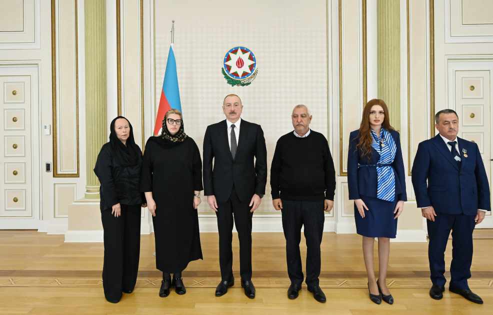 Ilham Aliyev meeting with the families of the victims and surviving flight attendants of the AZAL crew involved in the crash in Aktau, Kazakhstan. Photo: AzərTAc.