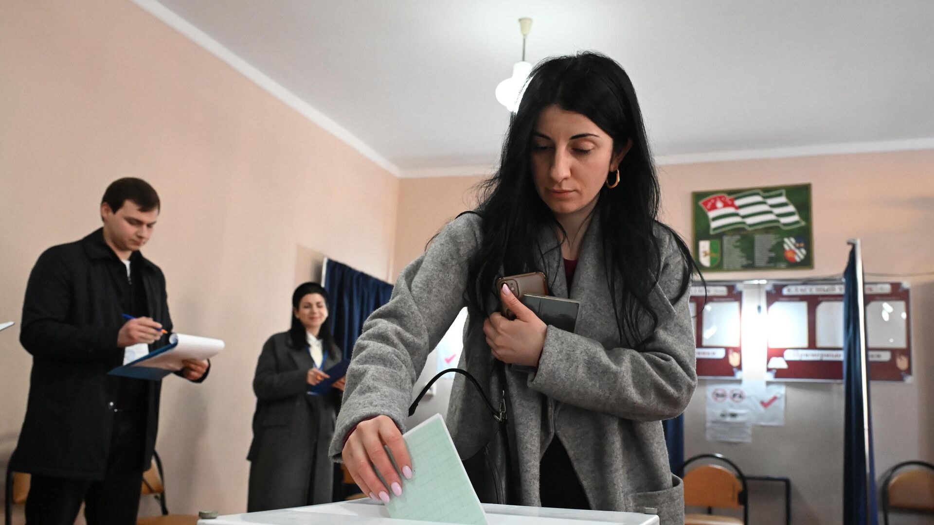 Abkhazia presidential elections polls close