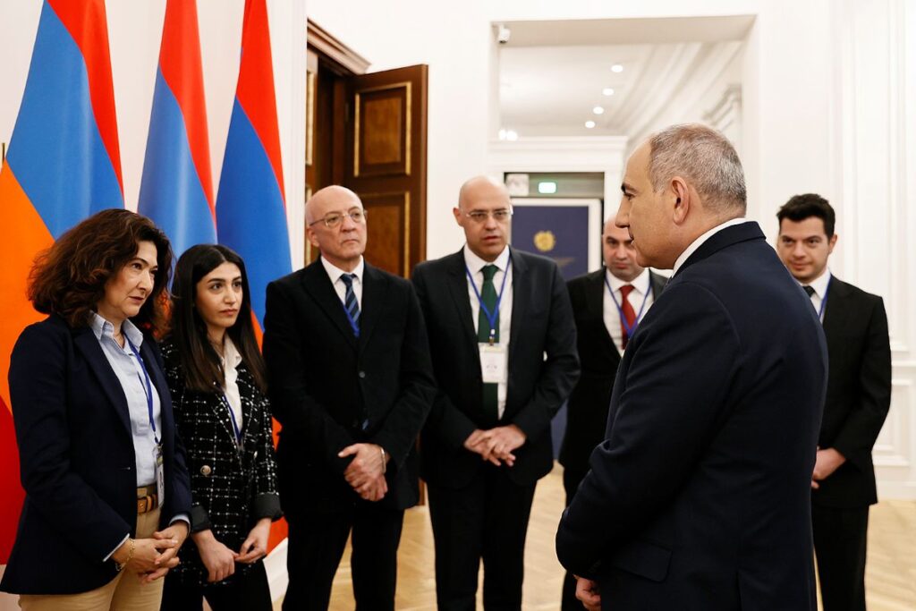 Turkish journalists continued to communicate with the Armenian Prime Minister even after the interview.