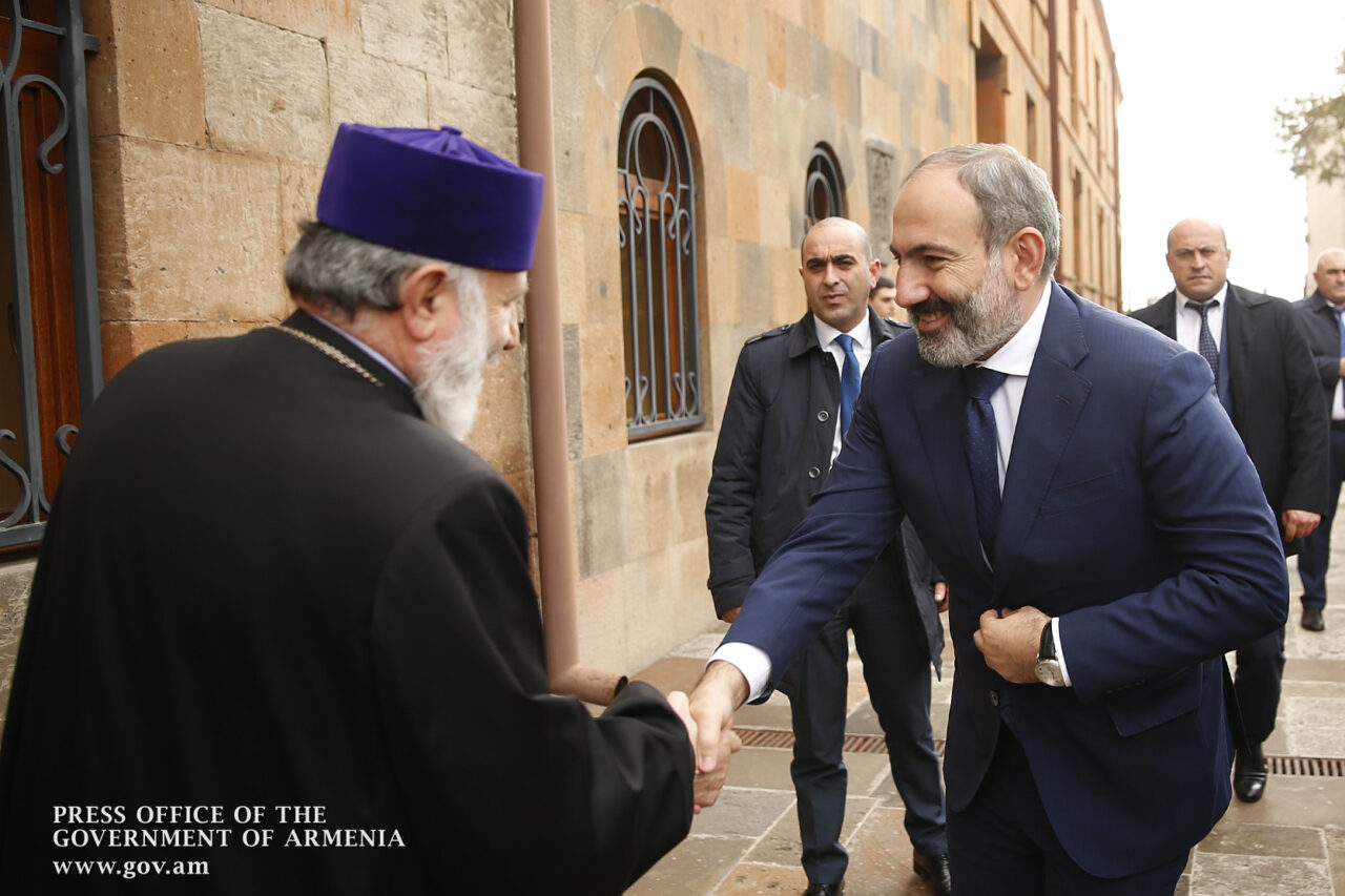 Փաշինյանի արշավը ընդդեմ եկեղեցու