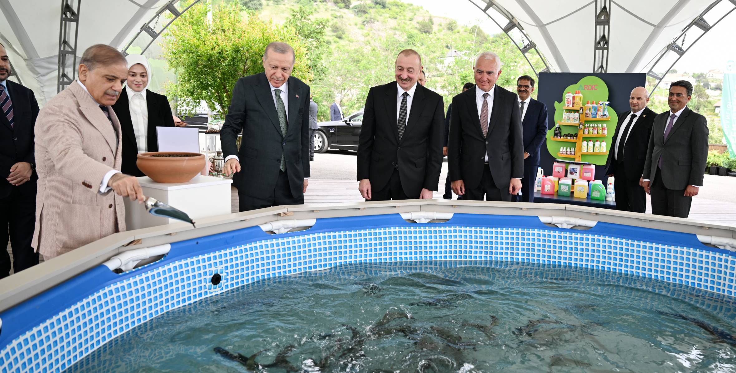 Laçında baş tutan üçtərəfli Zirvə görüşü - Azərbaycan, Türkiyə və Pakistan liderlərini bir araya gətirərək regionda yeni geosiyasi quruluşa işarə edən mühüm strateji addım kimi dəyərləndirilir. Laçın Zirvə görüşünün təhlili