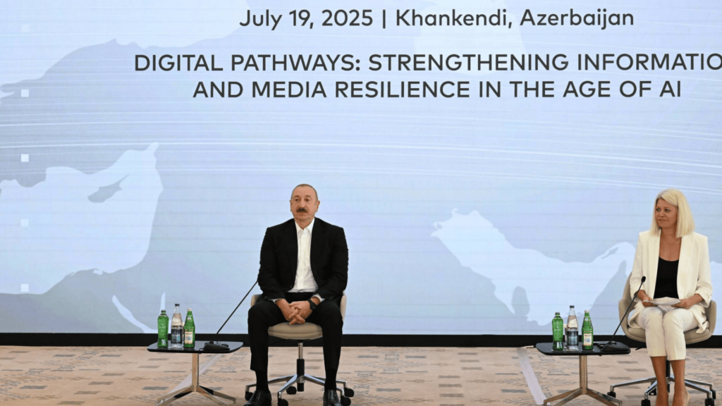 Azərbaycan-Rusiya münasibətləri - Prezident İlham Əliyev Şuşa Qlobal Media Forumunda iştirakçıların suallarını cavablayır, 19.07.2025, Xankəndi | foto: DND
