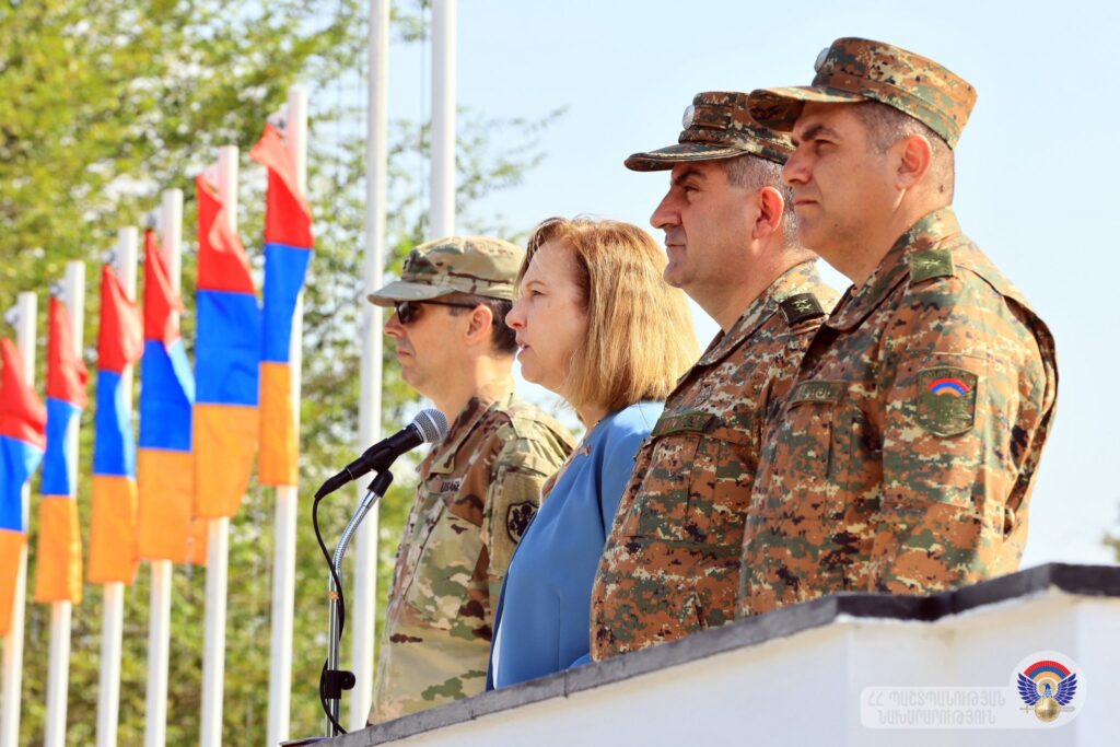 ՀՀ ԶՈՒ ԳՇ պետ Էդվարդ Ասրյանը, ՀՀ-ում ԱՄՆ դեսպան Քրիստինա Քվինը մասնակցել են զորավարժության բացման արարողությանը, լուսանկարը՝ ՀՀ ՊՆ-ի