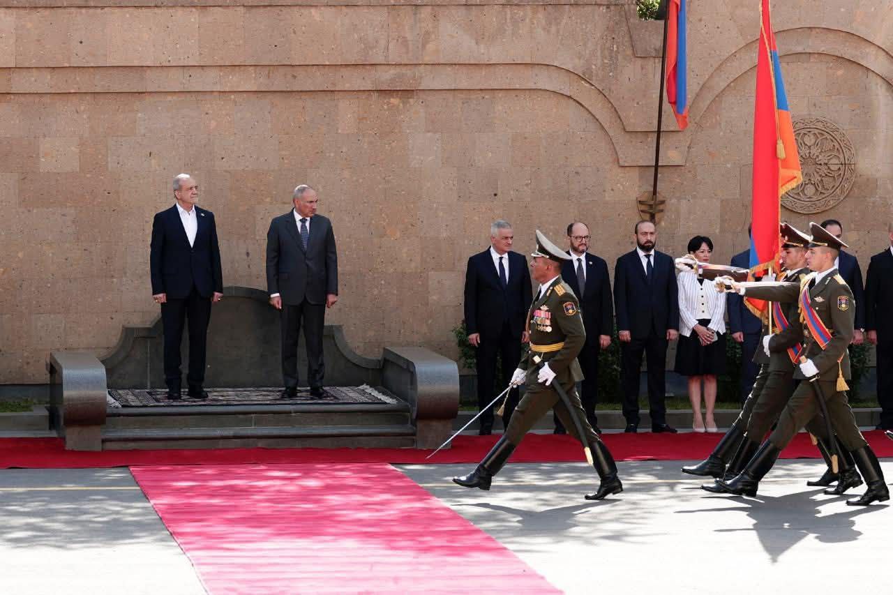 Визит президента Ирана в Армению: главные решения