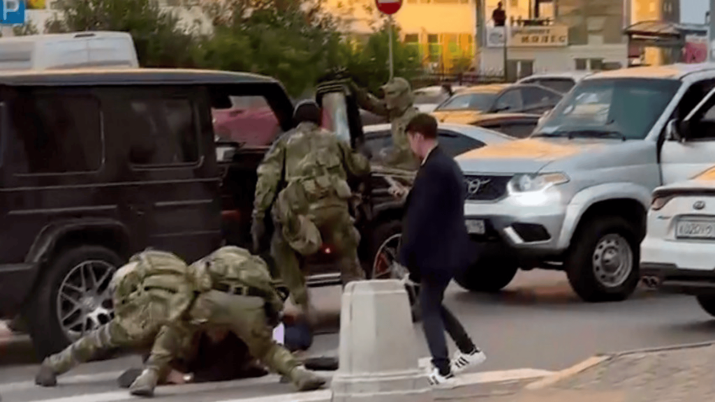The moment Russian law enforcement detained Shahin Shikhlinski, head of the Azerbaijani diaspora in the Ural region.