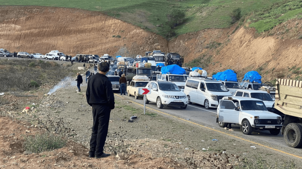 Etnik erməni qaçqınları Dağlıq Qarabağdan köçməyə davam edir | foto: ABC news