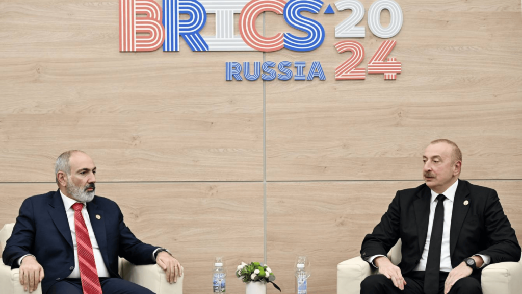 Kazanda BRICS-in XVI Zirvə Toplantısı çərçivəsində Azərbaycan Prezidenti İlham Əliyev və Ermənistanın Baş naziri Nikol Paşinyan arasındakı görüşdən, 24.10.2024 | foto: president.az - Vaşinqtondakı Əliyev-Paşinyan görüşünün nəticələri