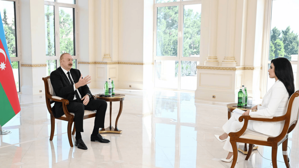 İlham Əliyevin “Əl-Ərəbiyyə” telekanalına müsahibəsi - İlham Əliyev "Al-Arabiyya" telekanalına müsahibə verərkən | foto: president.az