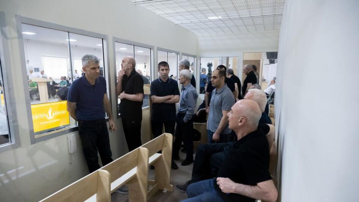 Попытки самоубийства и голодовки заключенных в Баку армян