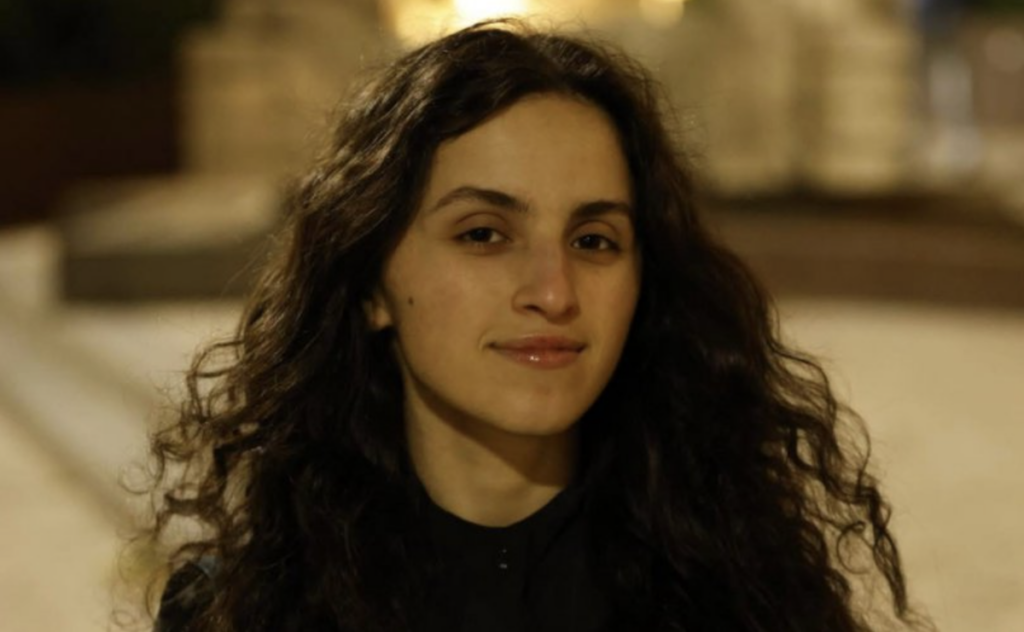 23-летняя активистка Меги Диасамидзе арестована за повреждение предвыборного баннера кандидата в мэры Тбилиси Кахи Каладзе