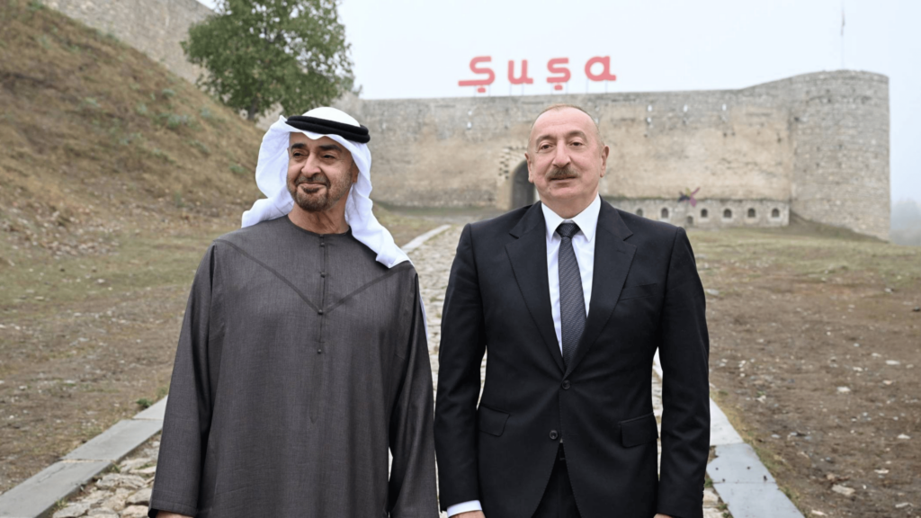 Azərbaycan və Birləşmiş Ərəb Əmirlikləri prezidentləri Şuşa qalası qarşısında xatirə şəkli çəkdiriblər | foto: president.az - Azərbaycan-BƏƏ münasibətləri