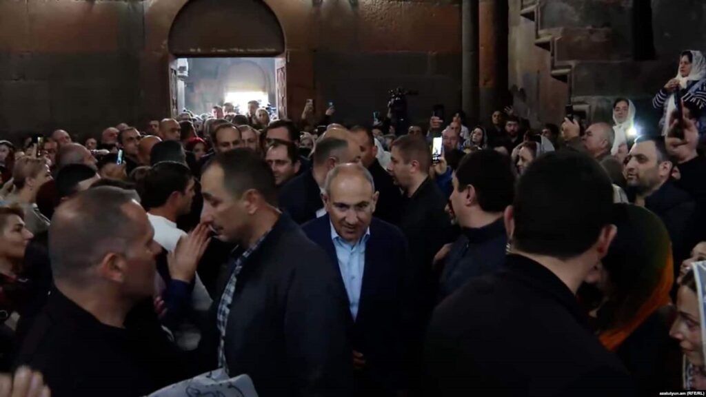 Pashinyan attacks the church: liturgy at Hovhannavank