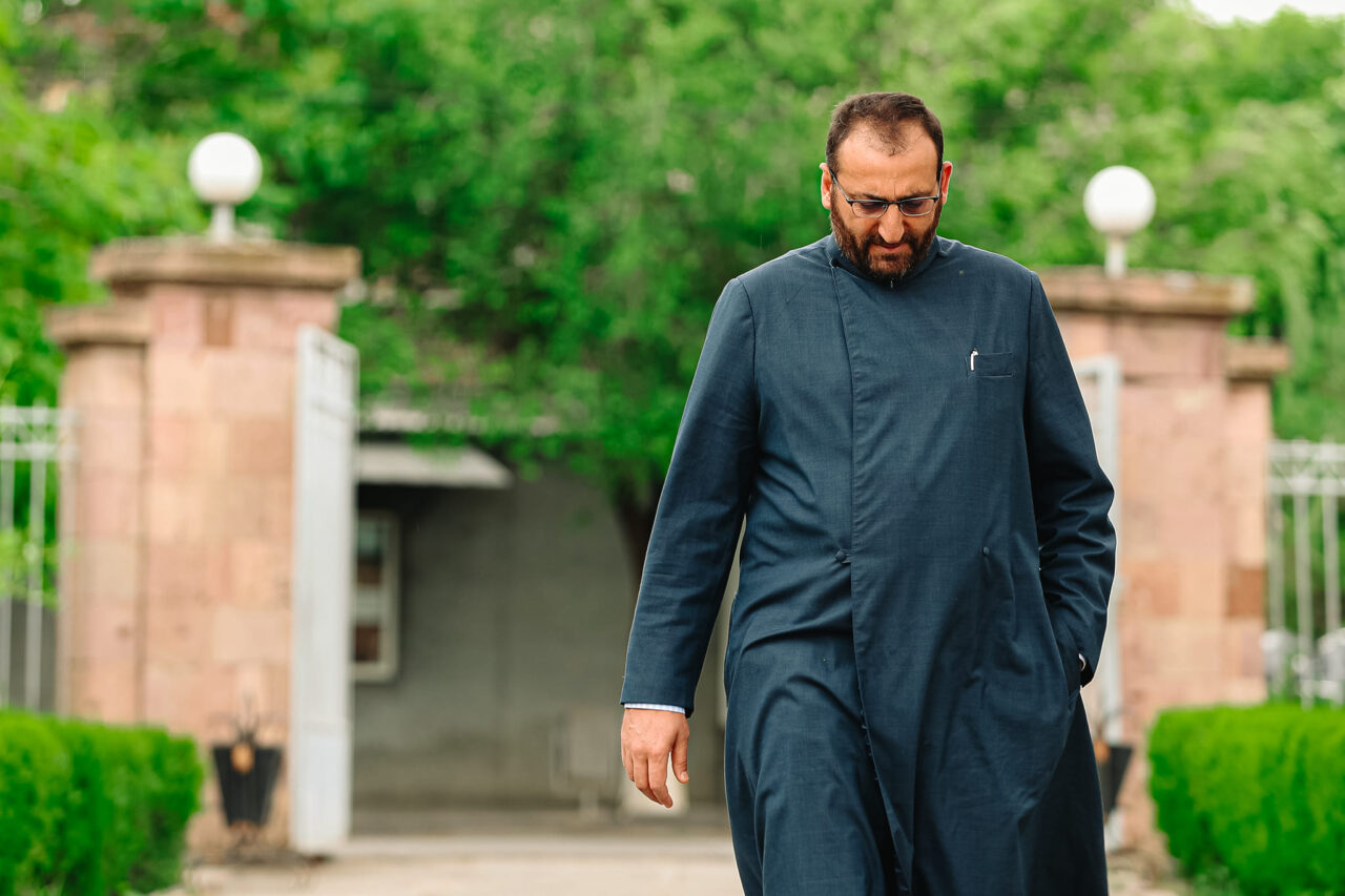 Արշակ Սրբազանի հոգևոր ծառայությունը կկասեցվի՞