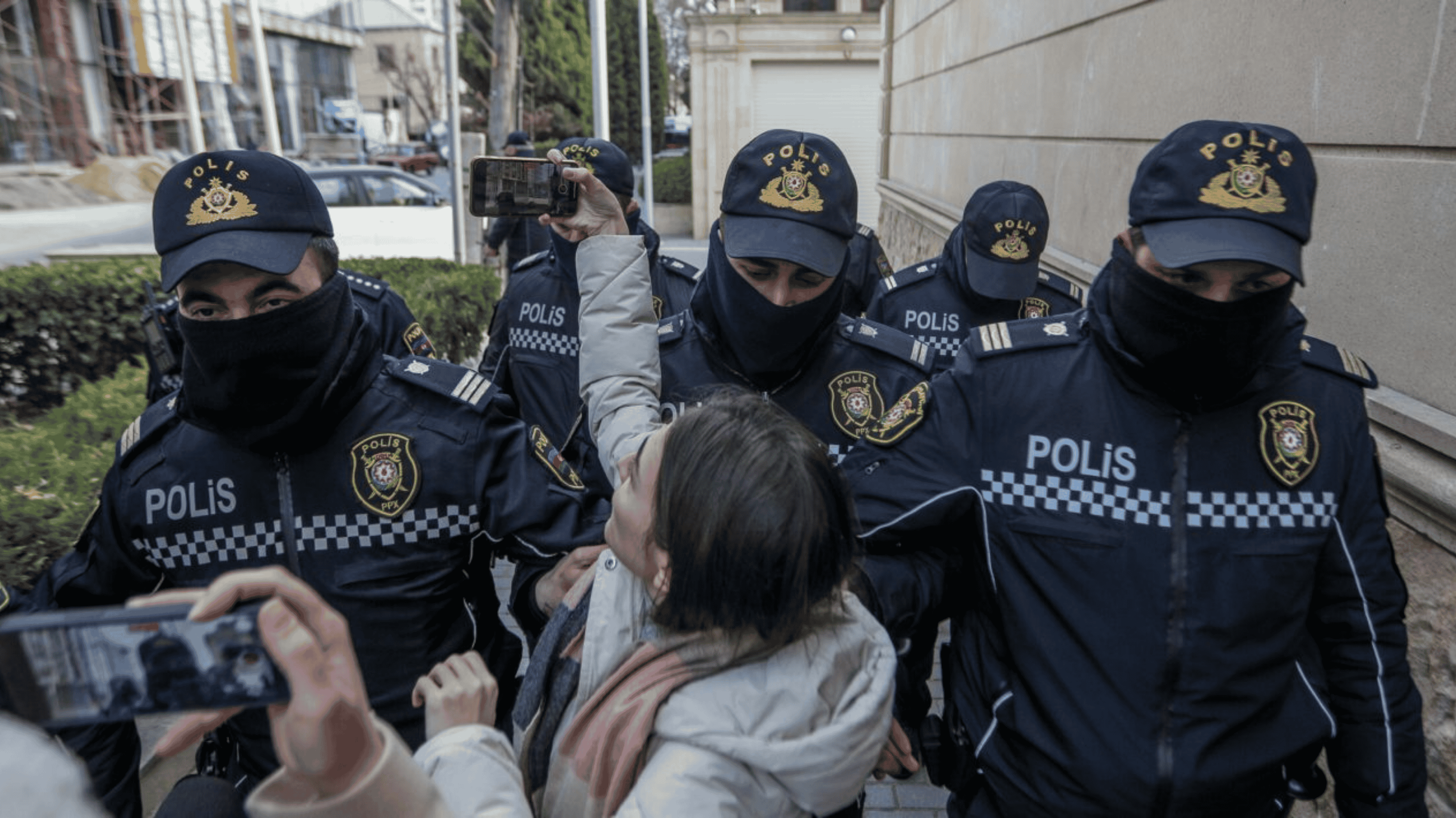 Xaricdəki tənqidçilərə qarşı repressiya