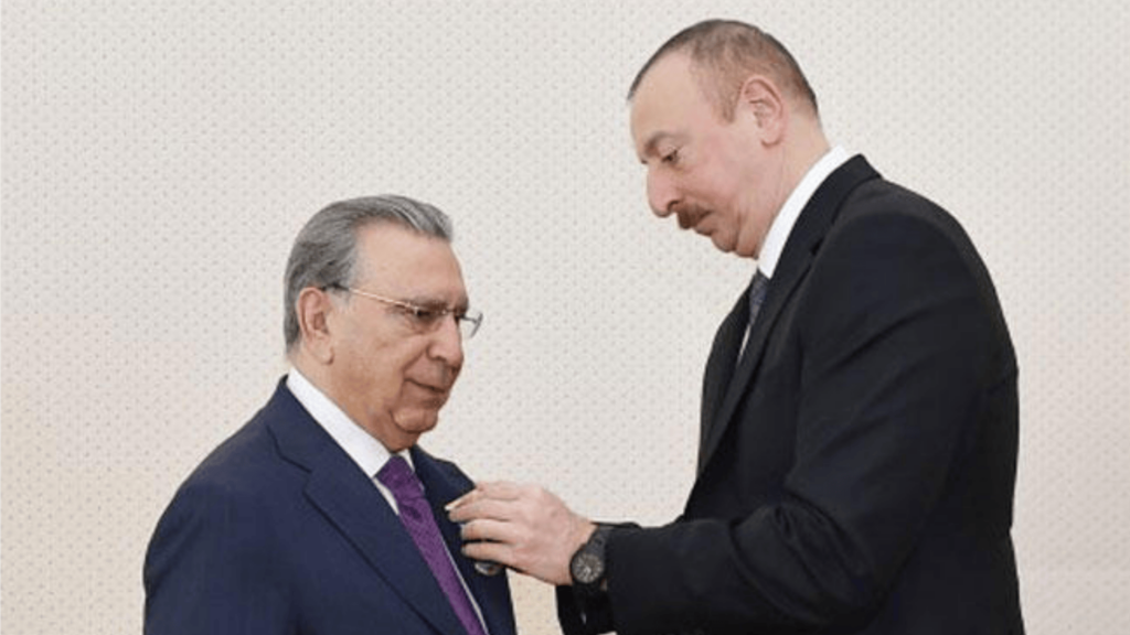 Prezident İlham Əliyev Prezident Administrasiyasının rəhbəri Ramiz Mehdiyevi anadan olması münasibətilə "Şərəf ordeni" ilə təltif edir, 16.02.2018 | foto: AZƏRTAC - Ramiz Mehdiyevin həbsi