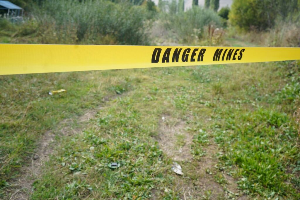 Դեղին ժապավենը զգուշացնում է վտանգի մասին