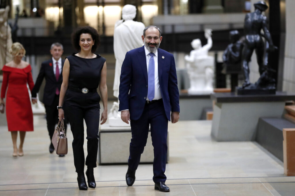 Anna Hakobyan and Nikol Pashinyan in Paris. 10 November 2018. Reuters / Ian Langsdon
