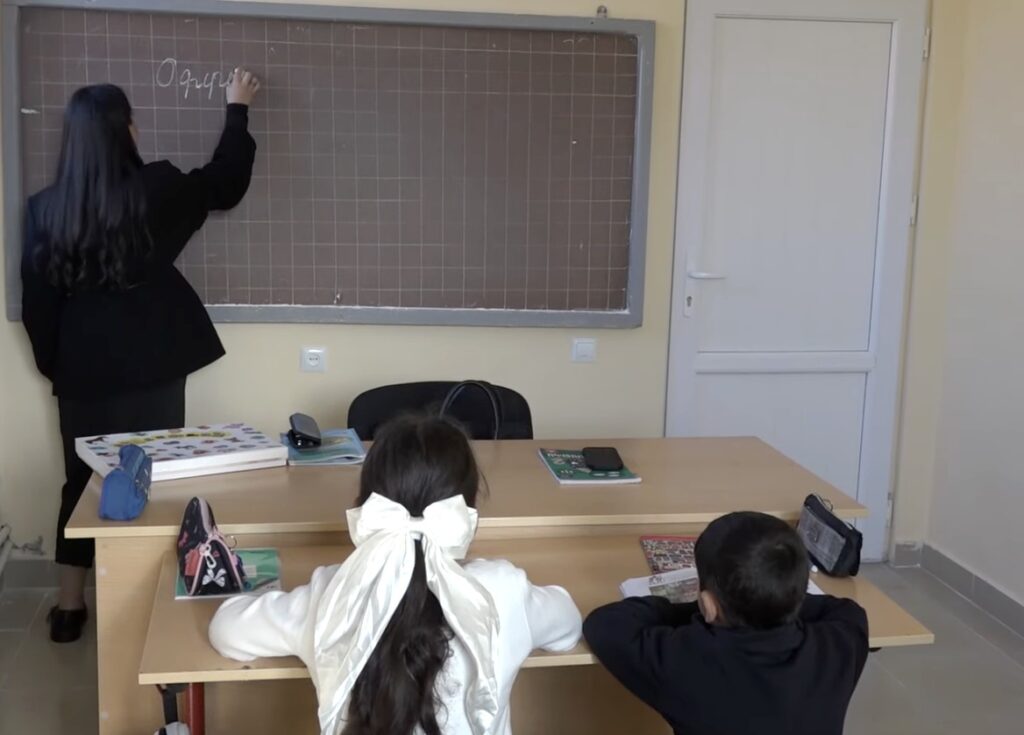 Հայոց լեզվի դասաժամին գյուղական դպրոցում