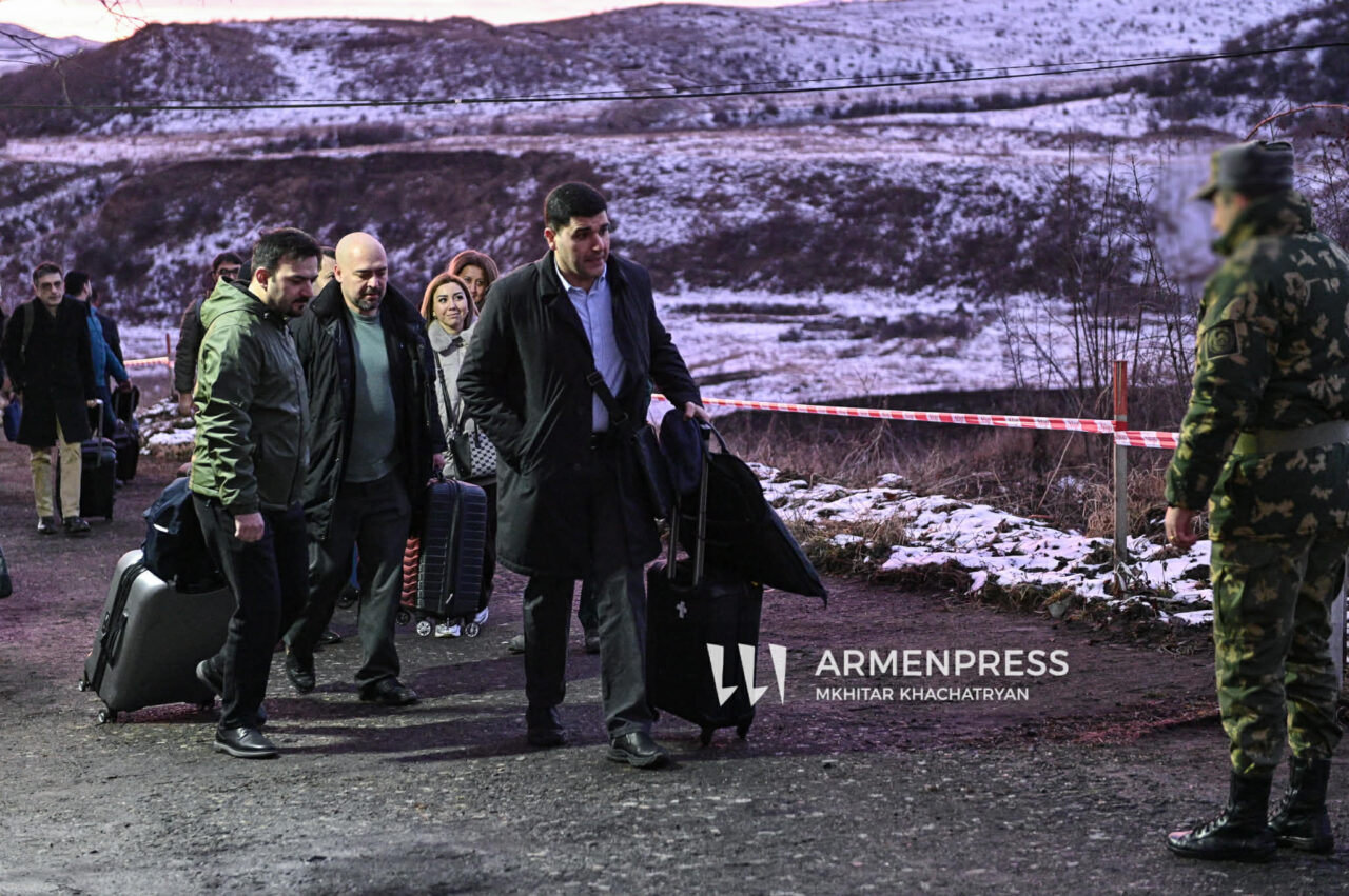 Ադրբեջանցի փորձագետները հատել են ՀՀ ցամաքային սահմանը