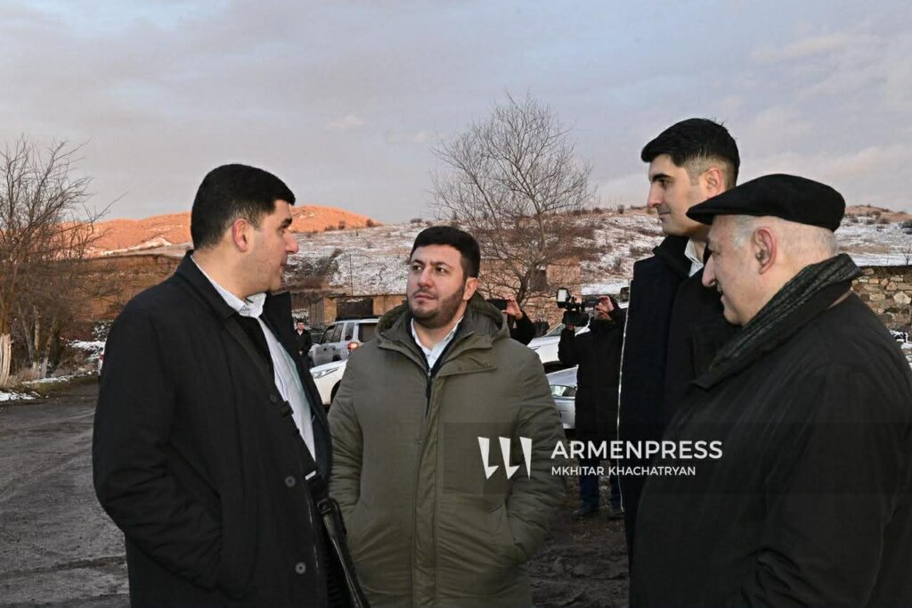 Армянские эксперты приветствовали азербайджанских коллег по прибытию на территорию Армении