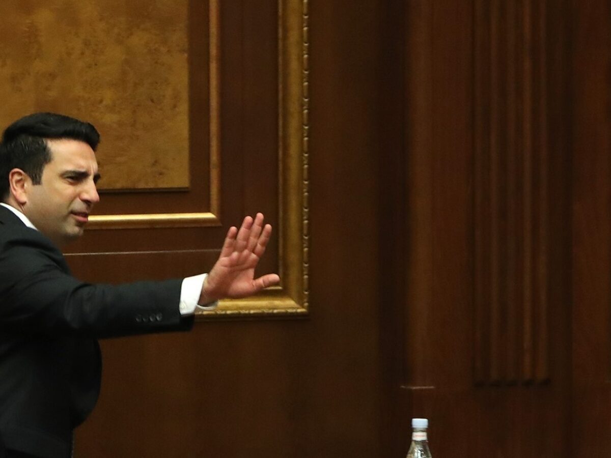 ՀՀ ԱԺ նախագահը հայհոյել է քաղաքացուն