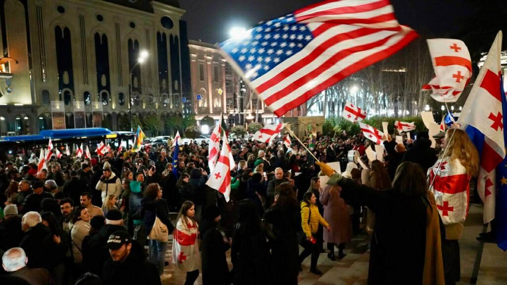 პროტესტის 472-ე დღე . "თავისუფლება სინდისის პატიმრებს! მადლობა ბრძოლისთვის!"