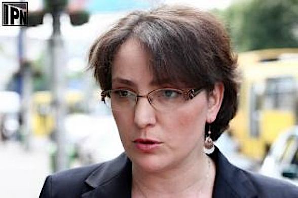 Тина Хидашели - бывший член парламента от партии «Грузинская мечта» (2012-2015) и бывший министр обороны Грузии (2015-2016).