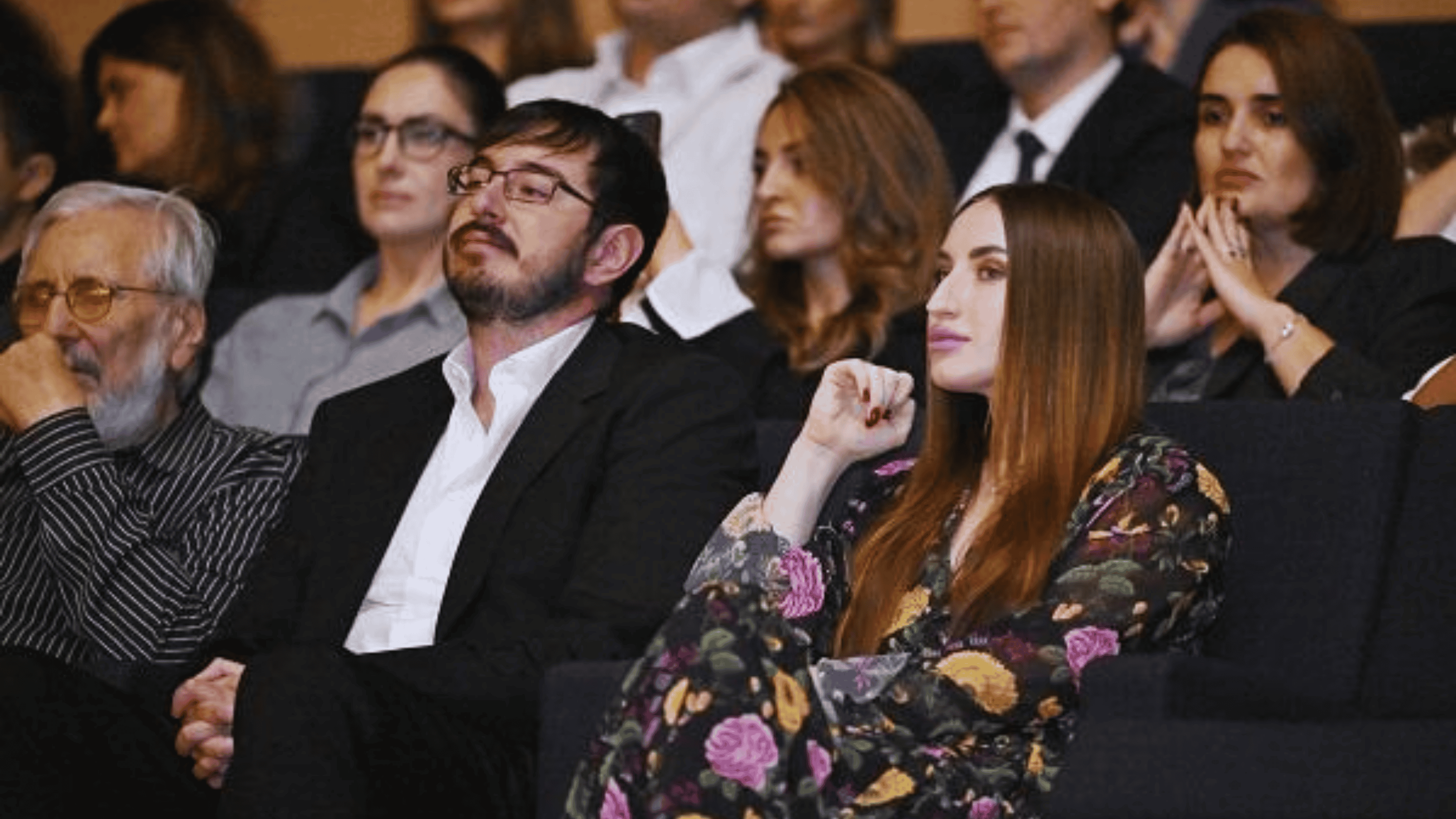 Prezident ailəsinə qarşı şantaj