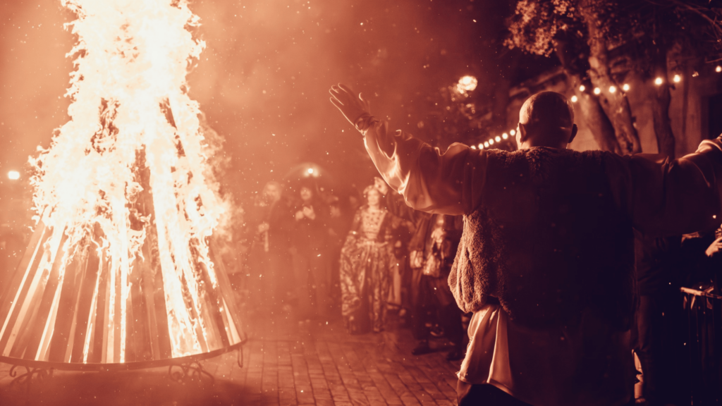 В Баку отмечают праздник Новруз. Один из его символов, Кечель, кружится вокруг костра.
Новруз в Азербайджане