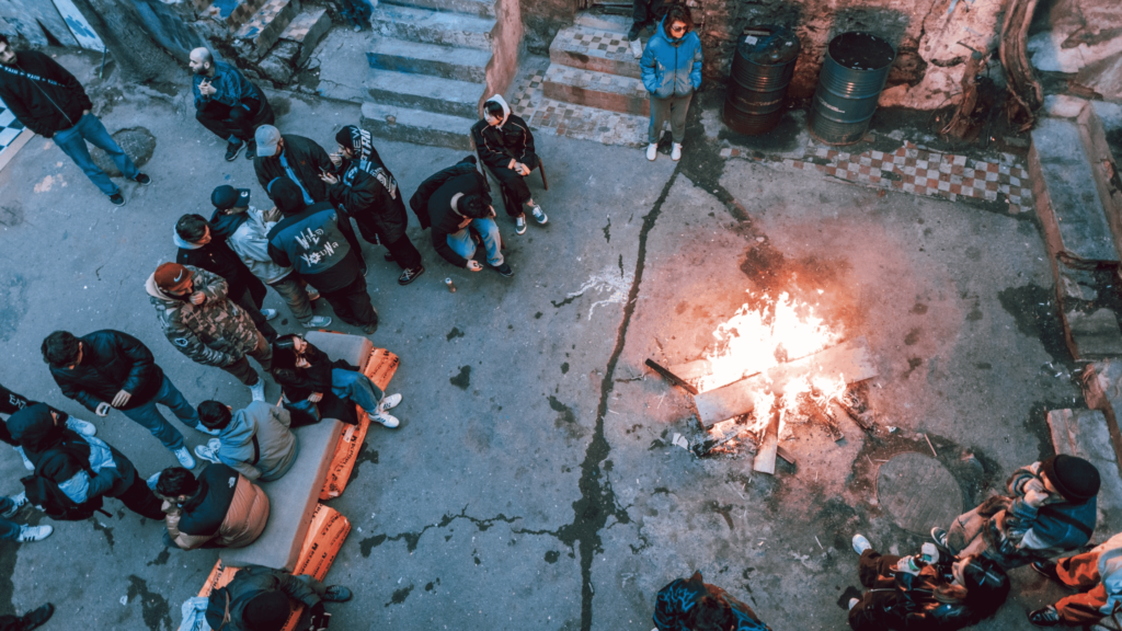 В одном из бакинских кварталов жители собрались вокруг новрузского костра.
Новруз в Азербайджане