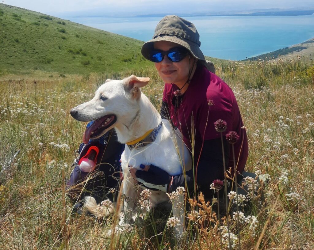 Էլեոնորա Արարատյանը իր սիրելի շան՝ Չիմայի հետ