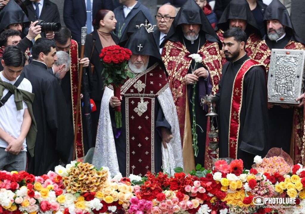 Ամենայն հայոց կաթողիկոս Գարեգինը II ևս այցելել է Ծիծեռնակաբերդի հուշահամալիր