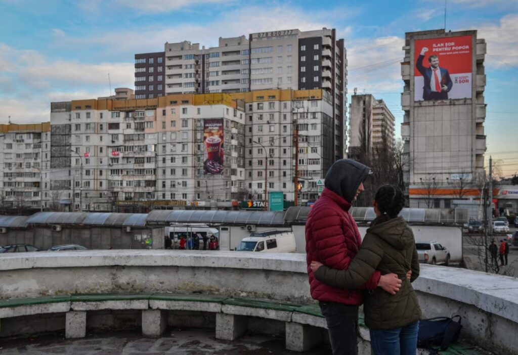 Предвыборный плакат Илана Шора на стене жилого дома в Кишиневе, Молдова, 13 февраля 2019 года. 