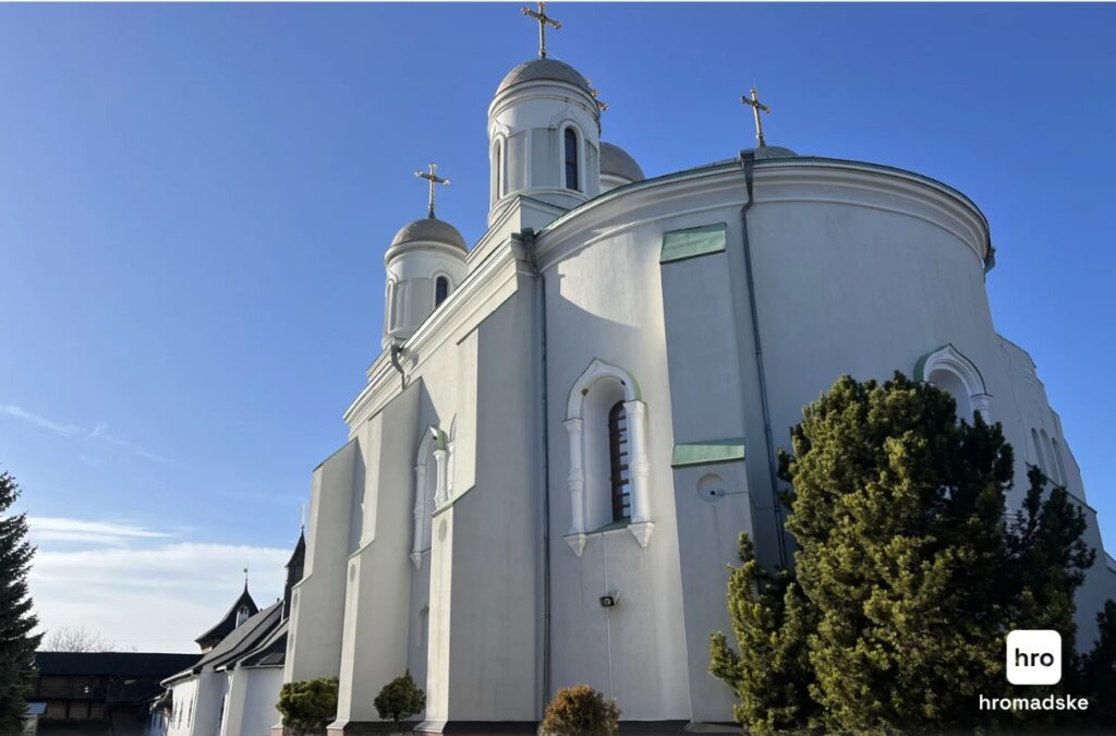 Главный храм Зимненского монастыря в Украине — Успенский собор. hromadske