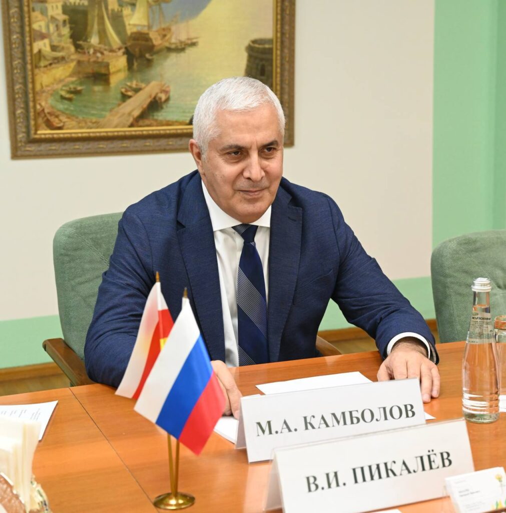 Marat Kambolov. Russia and South Ossetia president’s resignation