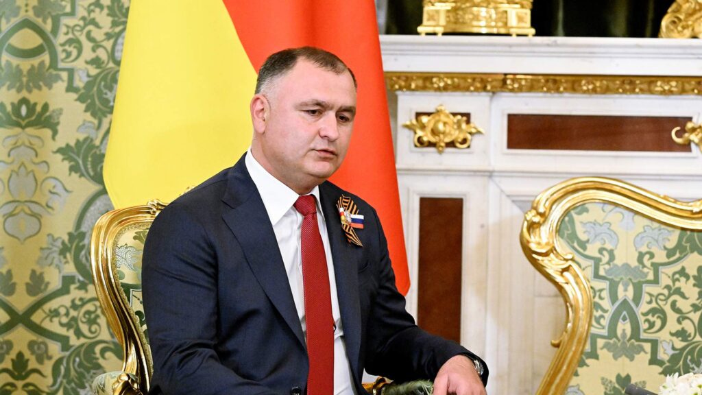მარატ კამბოლოვი. სამხრეთ ოსეთის პრეზიდენტის, ალან გაგლოევის გადადგომა

