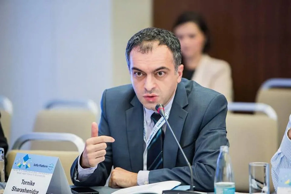 თორნიკე შარაშენიძე., საერთაშორისო ურთიერთობების პროფესორი. აფხაზეთი და რუსეთთან დიალოგი