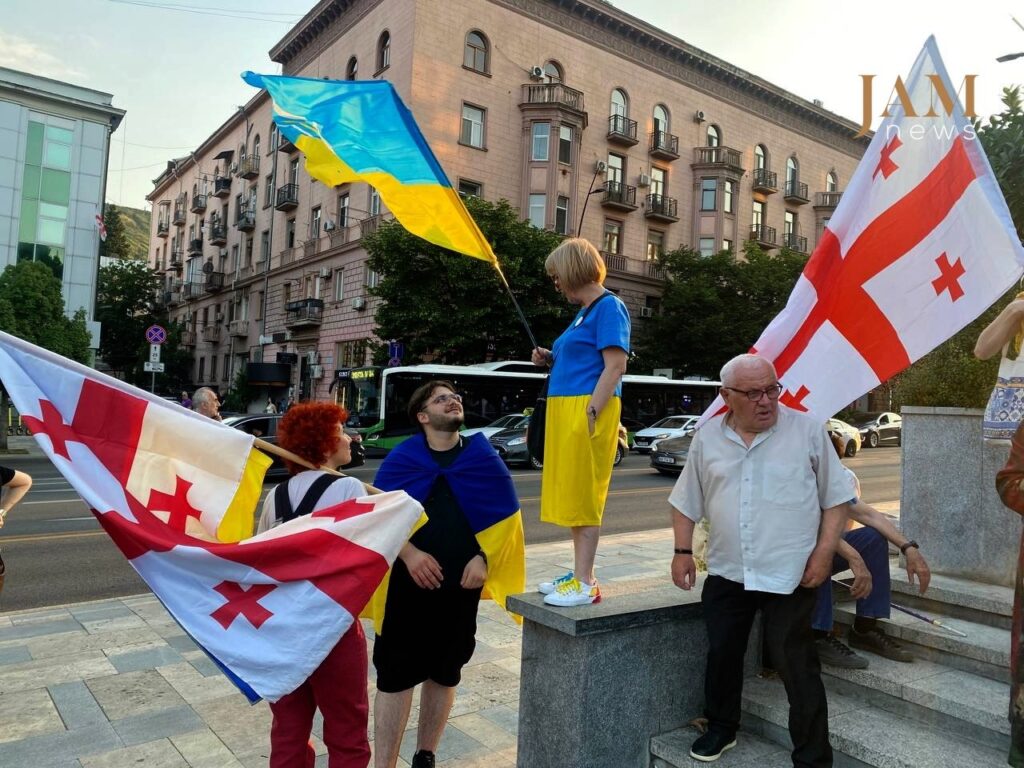Марш в Тбилиси для грузинских бойцов в Украине