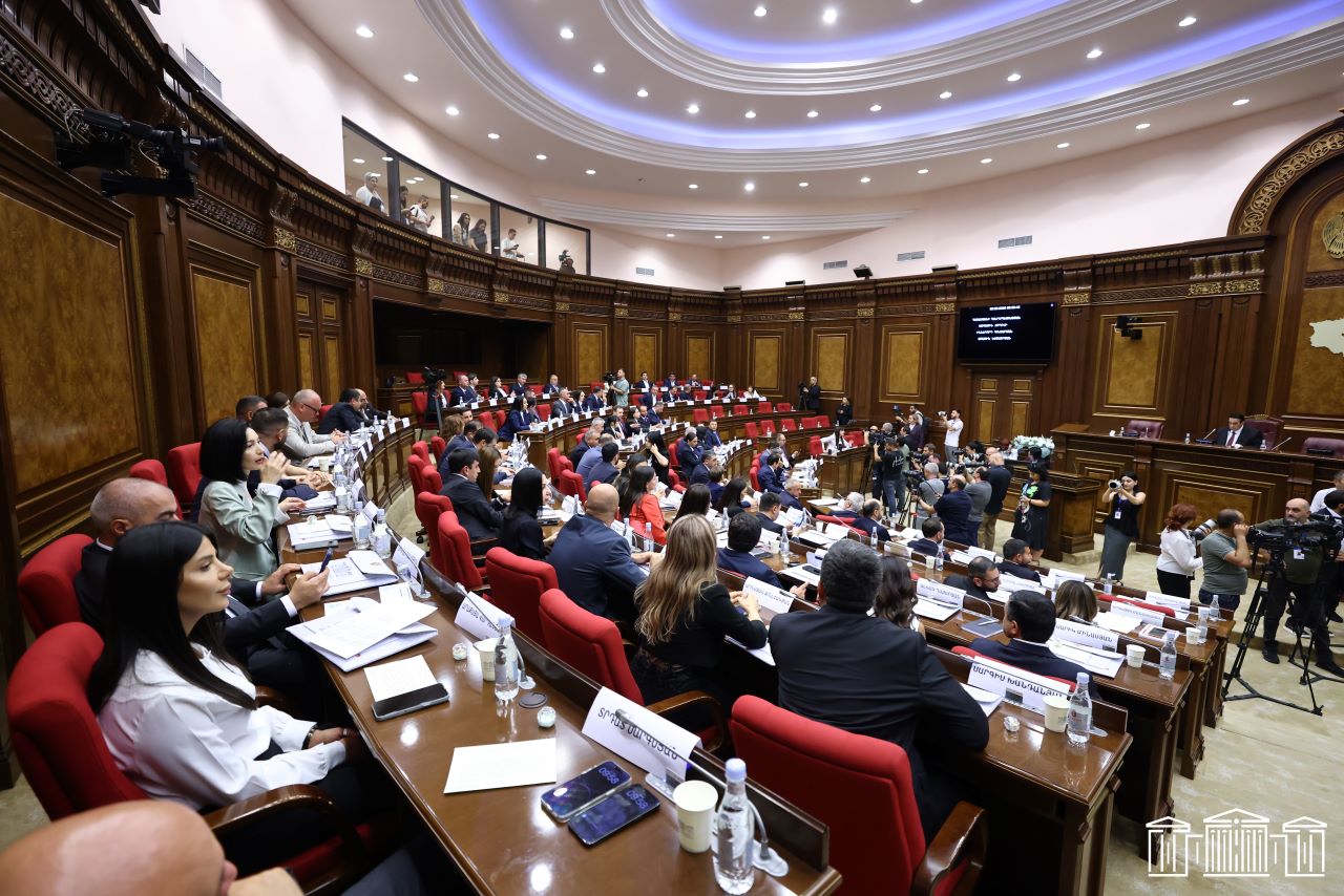 ՀՀ 9-րդ գումարման խորհրդարանի առաջին նիստը