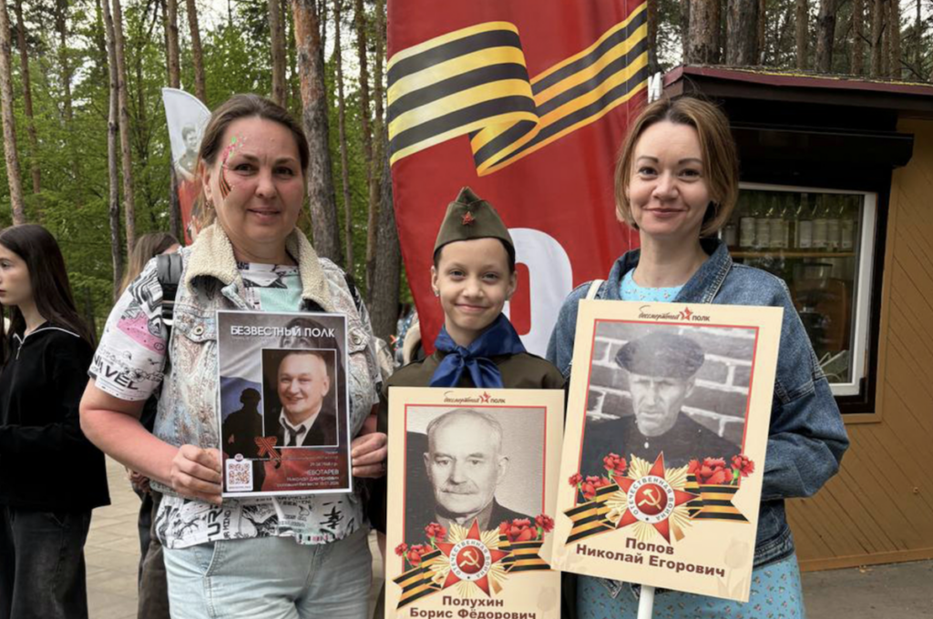 Родственники часто не могут выяснить, кто, где и как ищет их близких. Им остается обращаться в военкоматы и ждать новостей от волонтеров.