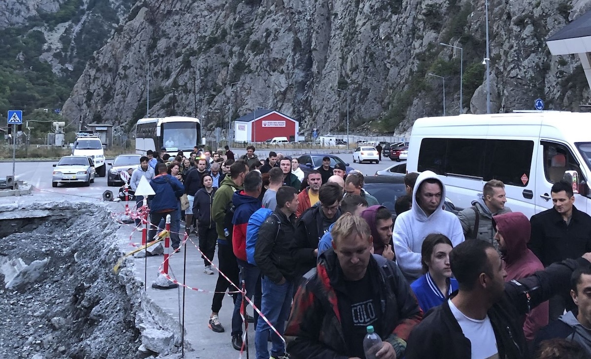 რა ხდება ლარსზე
