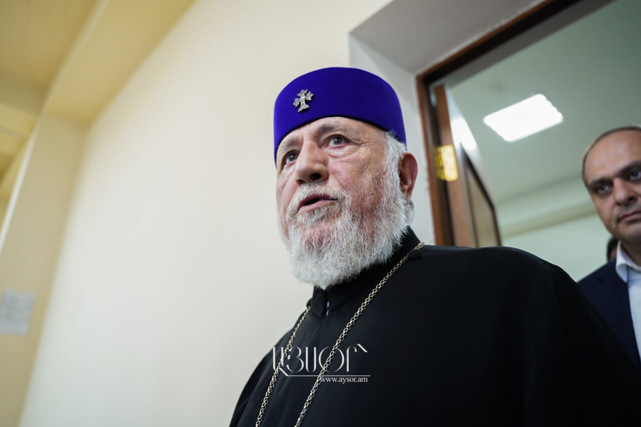 Ամենայն հայոց կաթողիկոսը՝ դատարանի առաջ