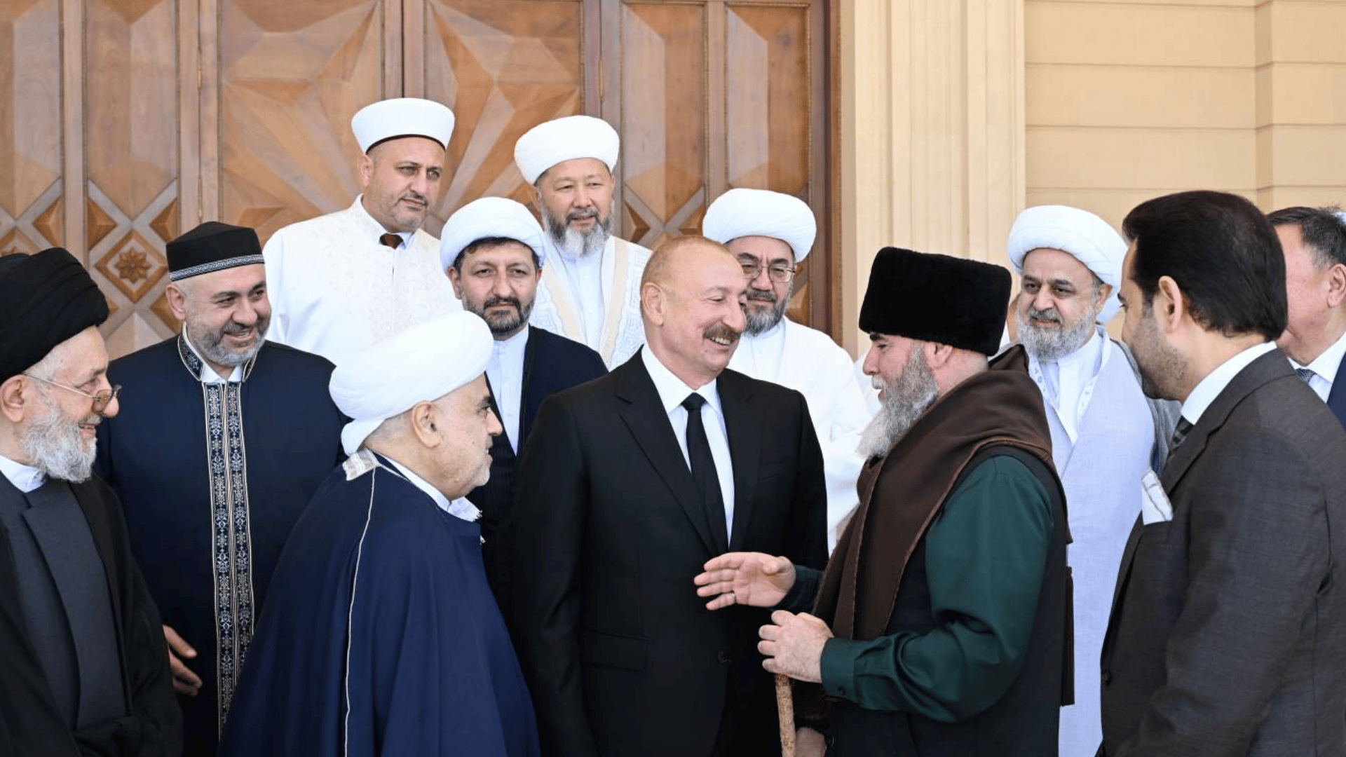 Əliyev dini liderlərlə görüşdə