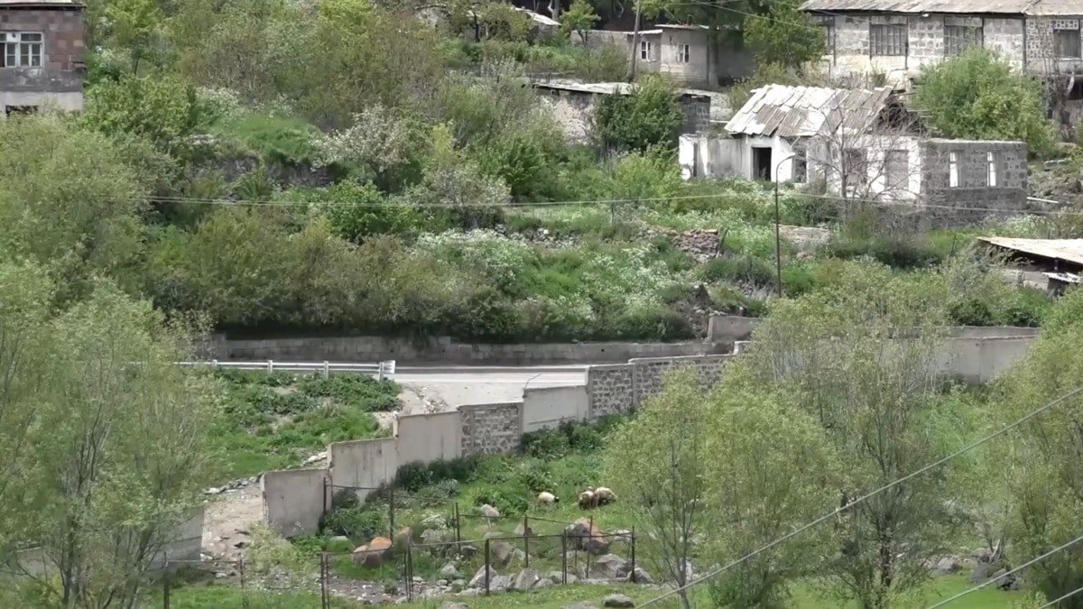 Ադրբեջանցի զինծառայողը կրակել է հայ կնոջ ոտքին
