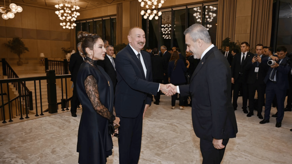 Türkiyə xarici işlər naziri Hakan Fidan Bakıda Prezident İlham Əliyevin CICA-nın 7-ci Zirvə Toplantısı şərəfinə verdiyi şam yeməyində iştirak edir | foto: president.az - Türkiyə-Azərbaycan münasibətlərində soyuqluq